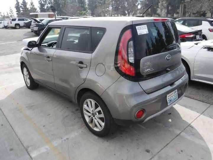 السلام عليكم
كيا صول2019 
لون رمادي 
ثلاث انواع قياده 
1.ايكو 2.سبورت 3.عادي 
حادثهاا بنيد جاملغ امامي 
ماشيه 118 ميل
 شاشه جبيره 
     كامره
مانع انزلاق 
تحديد مسار 
مثبت سرعه
  السعر 120 وبيها مجال 
رقم بغداد 
  ويل حجم 18
تحويل ثاني يوم 
الرقم الاستفسار  
***********

 *********** 
مكاني ديالئ 
خابر وتدلل
