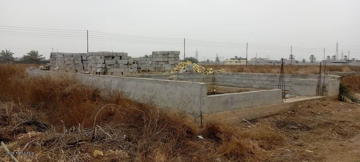 السلام عليكم بتلو للبيع مساحه 150 ويا 800 ابلوكه مدفون وكامل واجه سبعه ونص 7.5انزال 20 زراعي 117مكاتبه ويه نفس صاحب الارض موقع خلف البزل ابشارع المجمع مال ابو طاوه.  كهرباء ومي واصل الهه الشارع عرضه 10متر
الستفسار اكثر ***********
