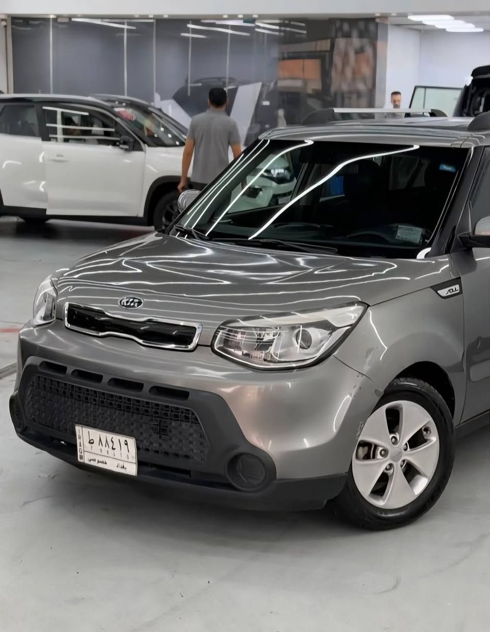 السلام عليكم
للبيع كيا سول موديل 2015، وارد أمريكي، السيارة ماشاء الله نظيفة وجاهزة للاستخدام.

​المواصفات:

​المحرك: 1.6 GDI (اقتصادي وقوي).

​اللون: رصاصي (تيتانيوم).

​رقم بغداد الجديد (مشروع وطني/تحويل مباشر).

​تحكم ستيرن (جهتين).

​مانع انزلاق.

​نظام تقليل ضغط الإطارات (TPMS).

​داخلية نظيفة جداً (كما موضح بالصور).

​ويل كب بلادي حجم 16.

​حالة السيارة الفنية (الميكانيك):

​محرك وكير: مكفولات، السيارة ناعمة جداً بالمشي.

​الكهربائيات: تم فحص السيارة بالكمبيوتر (كما موضح بالصور) وجميع الأنظمة شغالة 100% ولا يوجد أي كود عطل (Zero Codes) - (ايرباك، محرك، كير، حساسات كلها سليمة).

​تبريد: ثلج (خير من الله).

​حالة البدي (الصبغ والضرر) للأمانة:

​السيارة وارد أمريكي حادثها دعامية وبنيد (موضح بصور التقرير).

​حسب تقرير الفحص المرفق: مصبوغ بنيد ودعامية (تبديل)، ويوجد صبغ بالجاملغ الأمامي الأيسر والباب الأمامي الأيسر، وجاملغ خلفي.

​السقف: يحتوي على (جراد) كما مذكور بالفحص.

​الشاصي واللغود: سليمات وتصليح درجة أولى.

​السعر: (97) $ وبي مجال للشراي.

المكان: بغداد الدوره 

للاستفسار: (***********)
