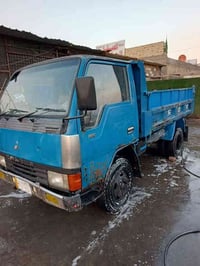 سيارة كنتر موديل 2000 مكينة بيها بخار وتنقيص شي قليل شاصي مكفول سيارة ...