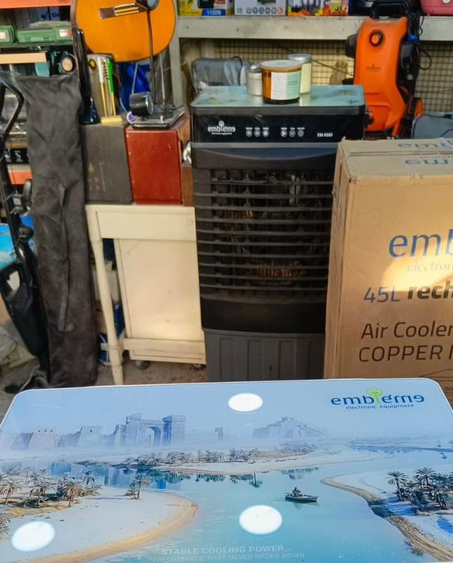 مبرده شحن Embleme سعة 50 لتر 🔋❄️
☀️ لا وطنية ولا سحب!
✔️ بطارية ليثيوم حديثة 2026 – تشغيل يدوم لفترة أطول 🔋
✔️ سعة 50 لتر – تبريد أقوى ووقت أطول 🧊
✔️ حلفات سليلوز مخصصة للاماكن المغلقة بدون رطوبة + عجلات لسهولة الحمل والتنقل 🛞
✔️ ضمان سنة كاملة 🛡️

توجد خدمه توصيل 
للحجز مراسله الصفحه او الاتصال
🌹مدينه ألعاب المدهش مجاور مطعم ابو صفاء تحت جسر العبور المعلق ***********🌺
