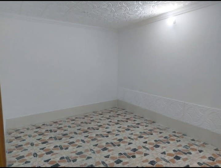 دار سكن ٢٠٠م نزلت عميد جادر  غرفتين هول مطبخ استقبال صحيات بيتونه ستاره بلوك صب مسلح سيراميك نظيف جدا للاستفسار الاتصال على الرقم التالي *********** اوامراسلة الصفحه او مراجعة مكتب الغدير كوت حي الحكيم قرب المدرسة الاهلي
