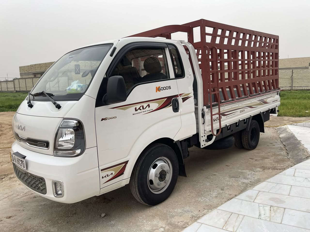 السلام عليكم 
كيا حمل موديل ٢٠٢٤ محرك ٤٠٠٠ مفتوح 
السيارة مكفولة كفالة عامة 
ماشيه ٨٣ الف كيلو متر 
السعر ٢٠٥ وبي مجال للشراي 
المحافظة بابل 
للاستفسار ***********
***********
