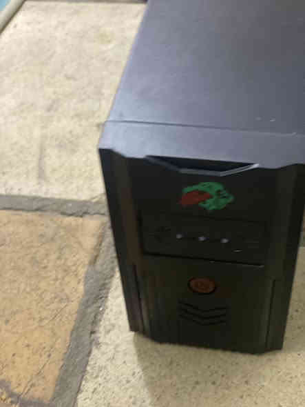 سلام عليكم بلي 4 نص تيره لوك ستيكر سعر 220 مع يوبي اس 850 السعر 30 الف مكاني بغداد الشعله ***********
