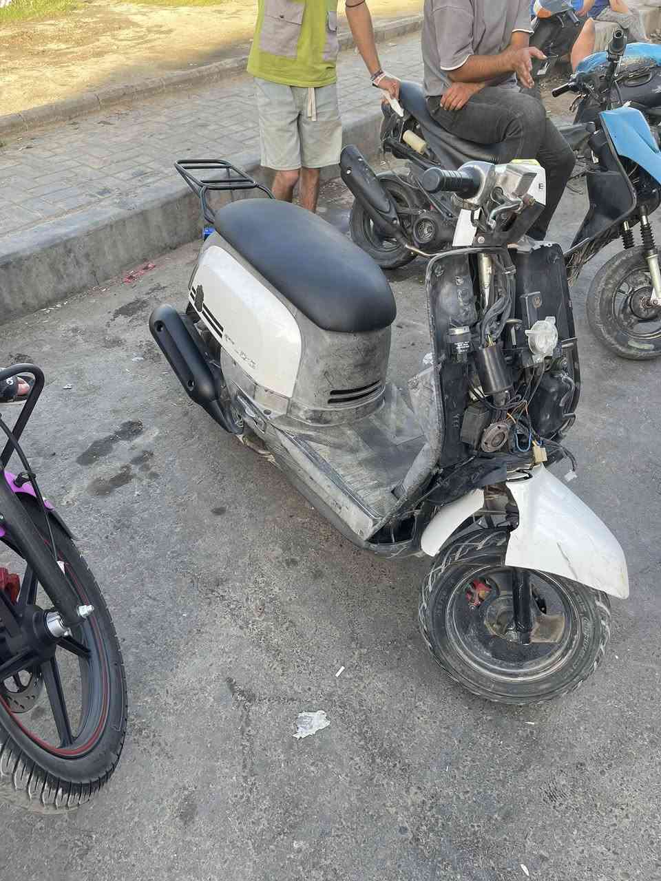 ماكس بوليس للبيع سعر ٤٠٠ مجال حك جيه تأخذها عله هاي حطه شغاله مكينه خير من الله بيها شوي ملاحضات اكفر المامي  ماكو مكاني المشتل بس شراي يخابرني هـ ***********
