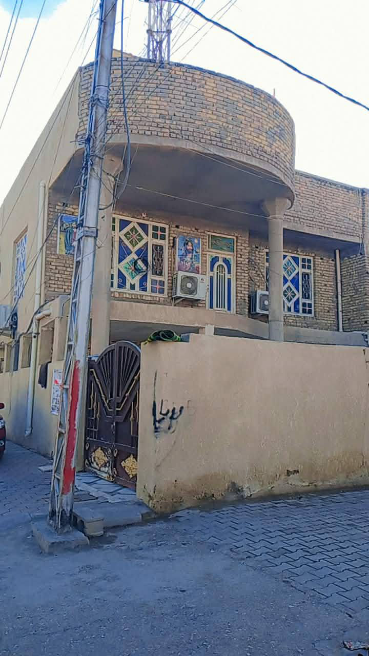 بيت مساحه 200 كوت حي الجهاد في الجمعيه شارع محطة الغاز قرب مدرسة الشهيد داود بيت ركن خمس غرف ومطبخين صحيات بالطابق الأرضي والطابق الأول بيت مامحتاج كلشي يجي ويكعد بيه مايذب عليه ولا فلس.. التفاصيل بالصور.. السعر الاتصال على الارقام... 
‏‪***********‬‏
‏‪***********‬‏‏‪
‏‪***********‬‏
