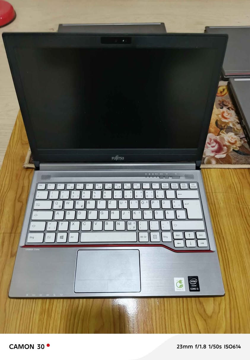 لاب توبات  ماركة فوجستو حجم ١٣.٣ عدد٦ قطع
معالج كوراي ٣ جيل سادس بدون رام وهارد 
معالج كوراي ٣ جيل رابع بدون رام هارد
معالج كوراي ٥ جيل ثالث بدون رام وهارد
واي فاي(سيم كارت) بلوتوث كامرة سماعات كيبورد كلشي شغال وع الفحص 
بطارية هابطة فقط مع شاحن اصلي
للبيع سعر الجملة ٣٥ الف((٦قطع بدون رام وهارد وشاحن)) 
سعر المفرد ٥٠ الف((سعر القطعة بدون رام وهارد فقط مع شاحنة)) 
متواجد واتساب// 
***********
بغداد//راشدية// منطقة القدس... 
يوجد توصيل للمناطق التالية فقط ٥ الف:
((حسينية -شعب-تقاطع النداء-باب المعظم-علاوي-ساحة عدن-ساحة الموال)) الفارس, صلاح الدين
