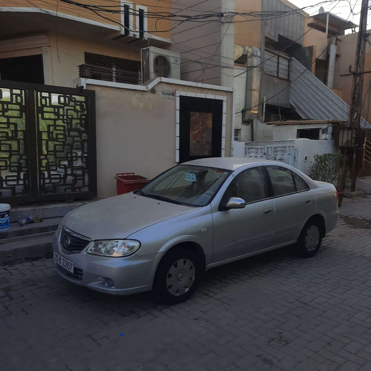 السلام عليكم نيسان سني لل بيع موديل 2010 السياره جديده ب معني الكلمه كير محرك كهربائيات مكفوله عل وضع الشركه تبريد خير من الله صدر السياره بيه رش صبغ اثر جراد بدون ضربه رقم السياره اربيل الدولي السياره ماشيه 200  السعر ب 95 و بيه مجال مكان السياره بغداد الدوره ***********
