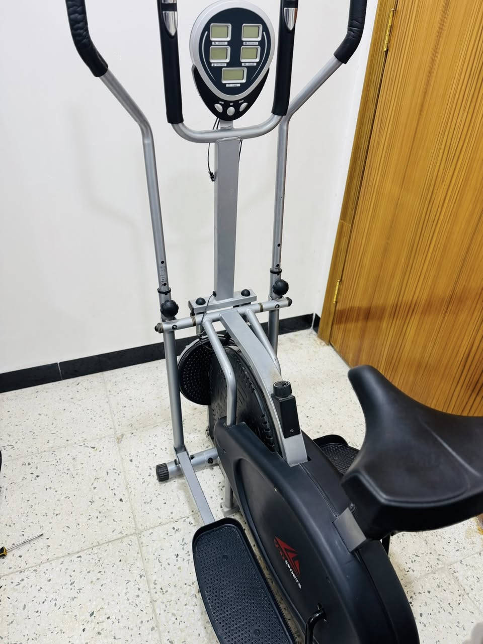 السلام عليكم أجهزه رياضه كله جديد مامستخدام جهاز جري باسكل عدد ثنين ومصطبه اسفل للمعده وشد البطن + دنبلاصات ٣٠ كيلو *********** واتساب
