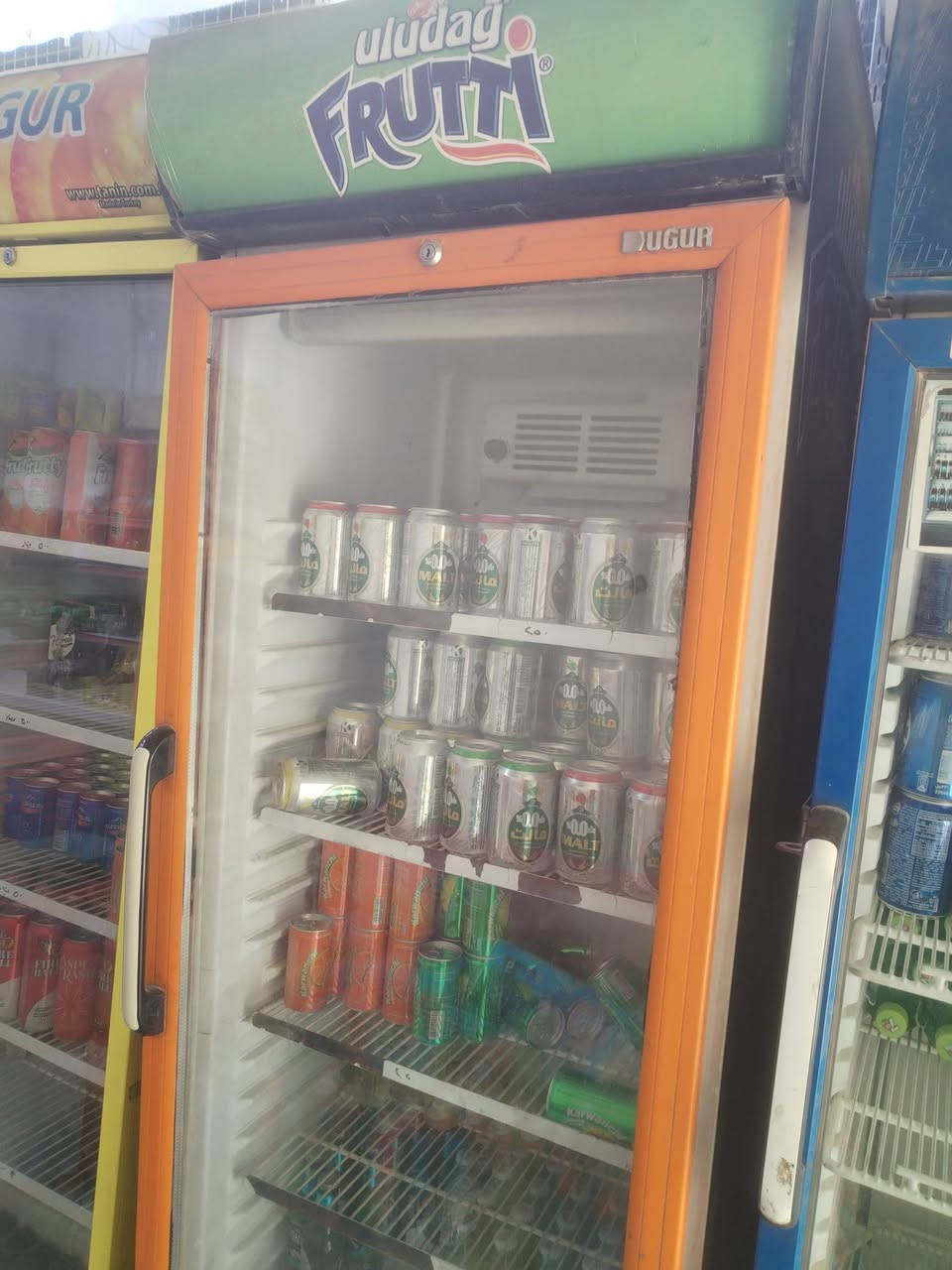 السلام عليكم ورحمة الله وبركاته عندي برادات عددهم ٤ للبيع موقع قريب اعداديه الجوهري رقم الهاتف ***********
