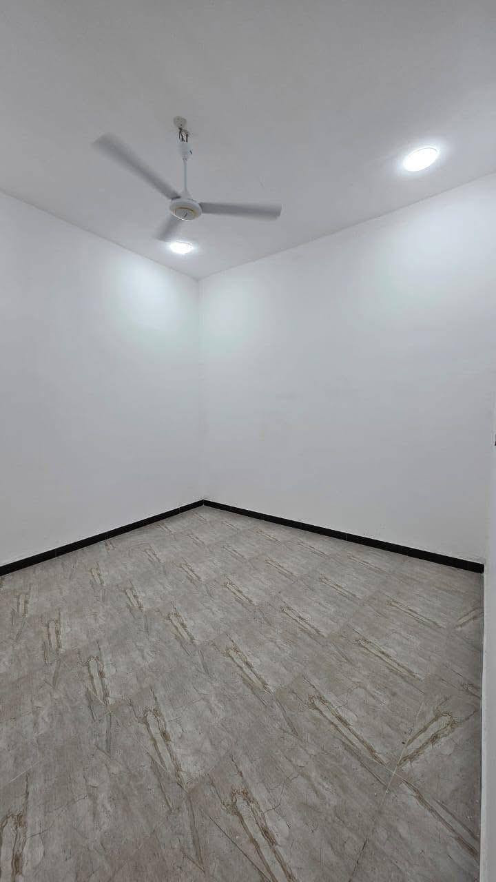 #اسعد_الله_أوقاتكم_بكل_خير
***********
دار سكن للبيع ⛪️ بسعر بلاش 

#مساحة البيت 160متر  بناء حديث بعده بل جيس

#يحتوي البيت على غرفتين نوم 
و ديوان 
و صاله 
و مطبخ 
و صحيات داخلي و خارجي و كراج سياره 
بيت كلش مرتب 

كافه الخدمات متوفره 

#جنس_العقار :: طابو صرف زراعي بأسم عراقي سند ٢٥ 

البيت علا شارع تبليط  10 متر وركن 🛣️

#العنوان البصره كوت الحمداني قرب محكمة ابي الخصيب

سعر  بيت 85 مليون  و بي مجال 
#للاستفسار الاتصال على الهاتف 📞📳
📳((*********** ابو الخصيب, البصرة
