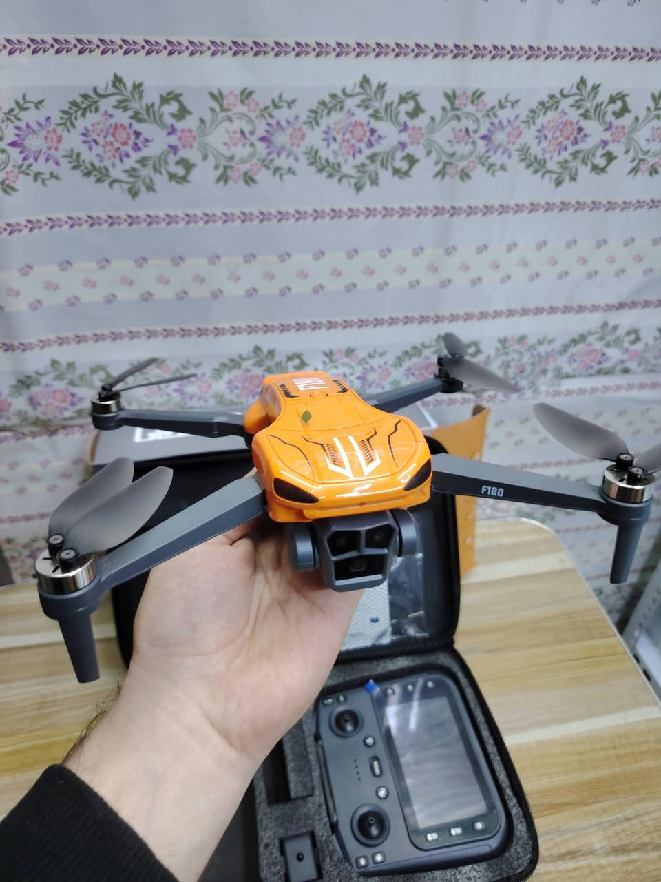 طائرة درون F180 بدون طيار محركات برشلس مزودة بنظام تحديد المواقع العالمي (GPS) وكاميرا بدقة 4K، وشاشة LCD مقاس 4.5 بوصة مع رام حجم 32 كيكا للخزن، وعدسة قابلة للتعديل كهربائياً بزاوية 90 درجة، وطائرة احترافية مزودة بخاصية "اتبعني" وخاصية العودة التلقائية إلى نقطة الإقلاع، ووزنها أقل من 249 غراماً، وتعمل بخاصية "الطيران بلمسة زر"، مانع تصادم و مستشعر بصري لاتقاط الصور اوضاع طيرات ذكيه
ارتفاع 150 متر مدى واحد كيلو موضحة بالصور للطلب او الاستفسار التواصل عبر رسائل الصفحة متوفر توصيل بغداد ومحافظات عدا الشمالية 👍 #تابع_الصفحة_يوصلك_كلشي_جديد


**إذا كنت صاحب هذا الإعلان وتريد حذفه لأي سبب، رجاءا أرسل رسالة إلى الدعم الفني**