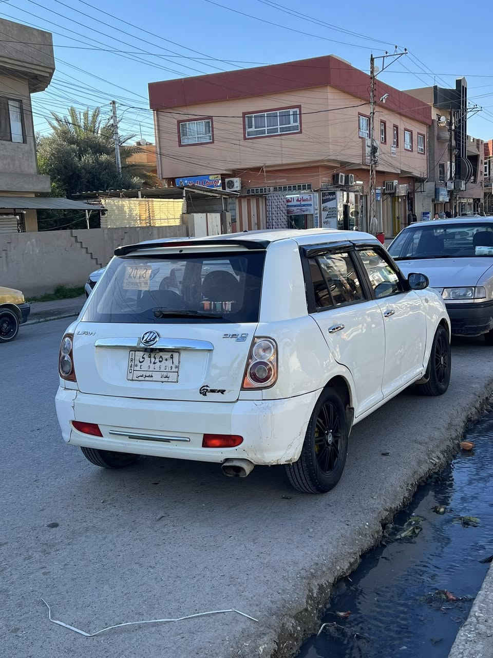 ليفان رقم بغدا شرط التحويل بل موصل
بيها جاملخ فقط
ساره نضيفه وما عايزها كلشي
السعر 43 
العنوان موصل حي الميثاق


**إذا كنت صاحب هذا الإعلان وتريد حذفه لأي سبب، رجاءا أرسل رسالة إلى الدعم الفني**