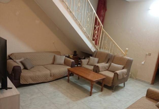 بيت للبيع في الدوره شارع الزيتون طابو صرف بناء حديث مساحة ١٢٥ واجه ٧ طابقين الطابق الأول يحتوي على استقبال وحولي غرفة نوم وحمام ومطبخ والطابق الثاني يحتوي على غرفة النوم سويت واضياً غرفة النوم وحولي وحمام للاستفسار الاتصال على الرقم *********** ☎️
