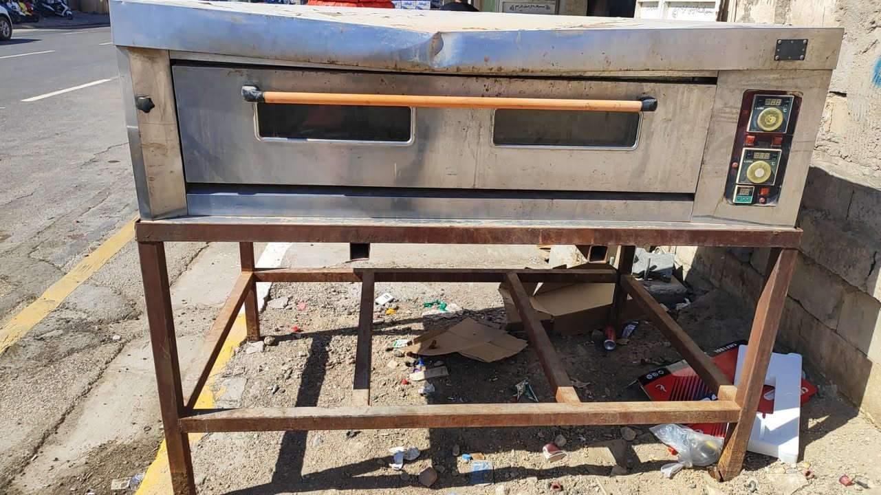 فرن للييع خانة 1
يشيل طاولين كبار 
70*90
الموقع كربلاء قرب حي العباس 
***********
