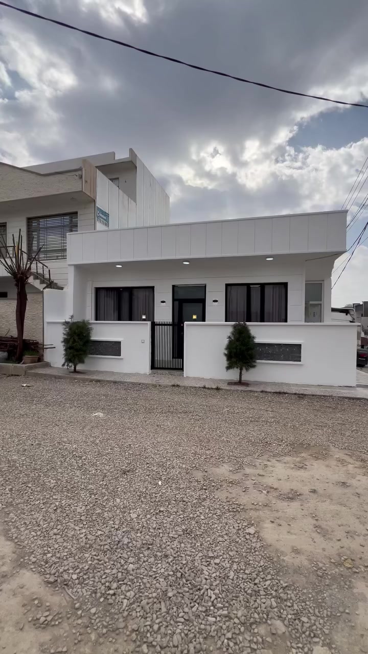 خانوو بۆ فرۆشتن 🏡

🏡خانوو بۆ فرۆشتن لە سلێمانی گەڕەکی ڕاپەڕین📍خانووەکە زۆر جوانە و کەم بەکار هاتووە 🏠 هەموو خەدەماتێکی هەیە نزیک جادەی قیرە ✨

 نرخ : لە کۆمێنت داوای بکە ڕاستەوخۆ دەینێرین 💵

🏠ڕووبەری خانوو 105 مەتــرە 8.75 بە 12 

🔸خانووەکە پێکهاتووە لە یەک نهۆم  پێکدێت لە 
ـ ژووری دانیــشتن 🛋️
ـ چێشــتـخانە 👩‍🍳
ـ دوو ژووری نووستن 🛌
ـ مشتملات 🛁

 ‏ ☎️ :  *********** WhatsApp + Viber + Call

‏#BravehouseRealestate #عقارات_برەیڤ_هاوس
