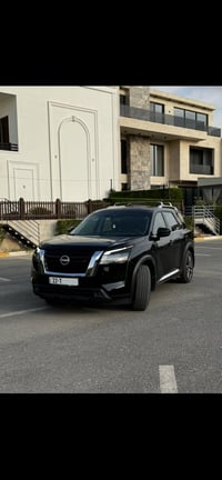 Nissan pathfinder 2024 platinum + بدون قطرة صبغ  ماشية ٣٥٠٠٠ ميل  الضر...