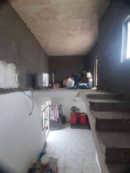 سلام عليكم دار للبيع مساحة ١٠٠متر خدمات كامله بناء بلوك اساس وسطح كونكريت يحتوي على غرفتين وصاله ومطبخ وصحيات الموقع نجف كوفه شارع المعمل قرب مركز  المتفجرات السعر 28مليون مع المجال نقد او اقصاد للبيع مستعجل  للاستفسار الاتصال ***********
***********
