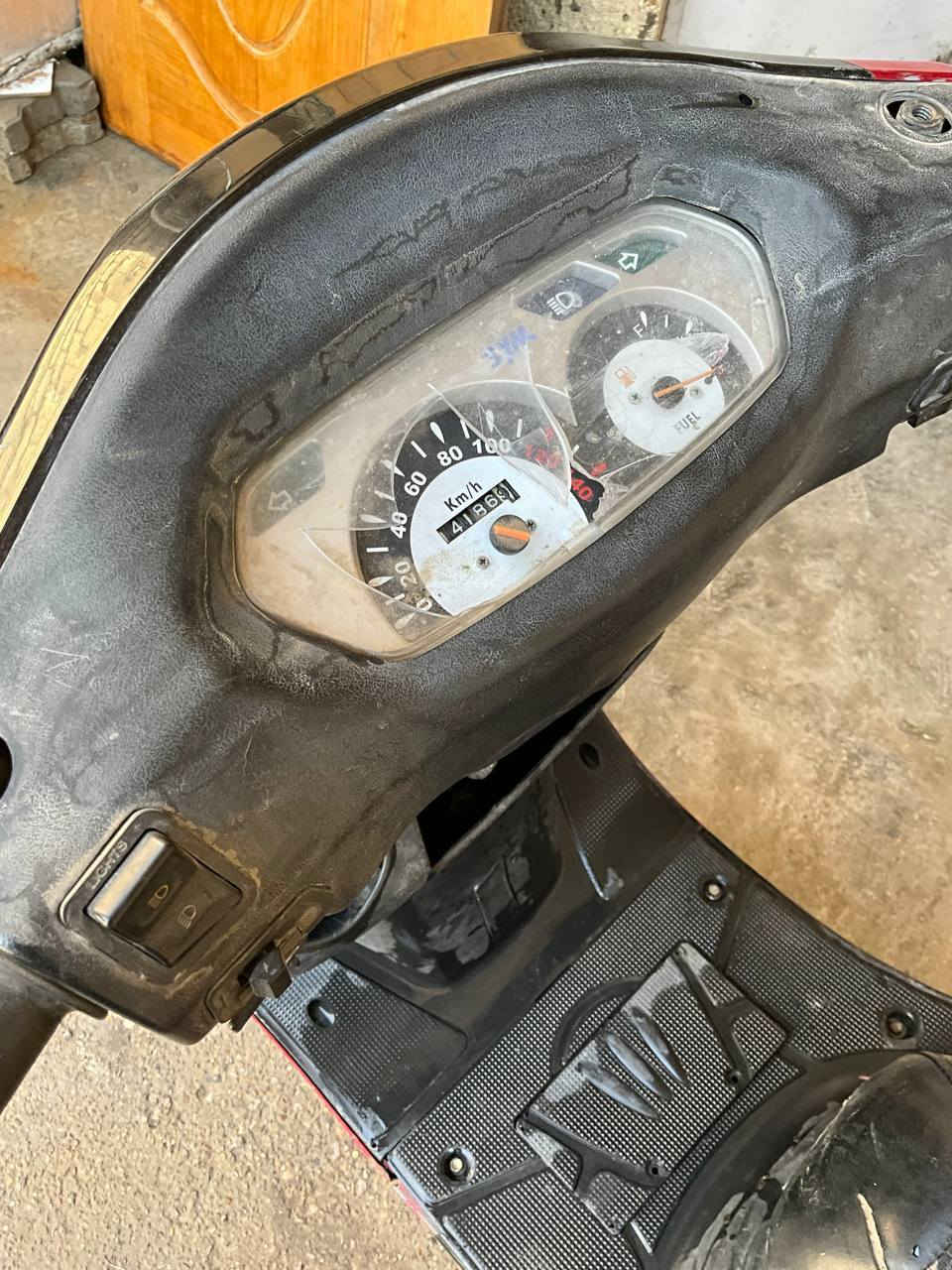 السلام عليكم دراجه سيام مكينته نضيفه ابيع كوم حديد عطله سن البلك مسحوم. بس ابيع كوم حديد تجي تاخذه وتروح لادكلي شبيه السعر 200 وبيه مجال 
الحسينه ***********
