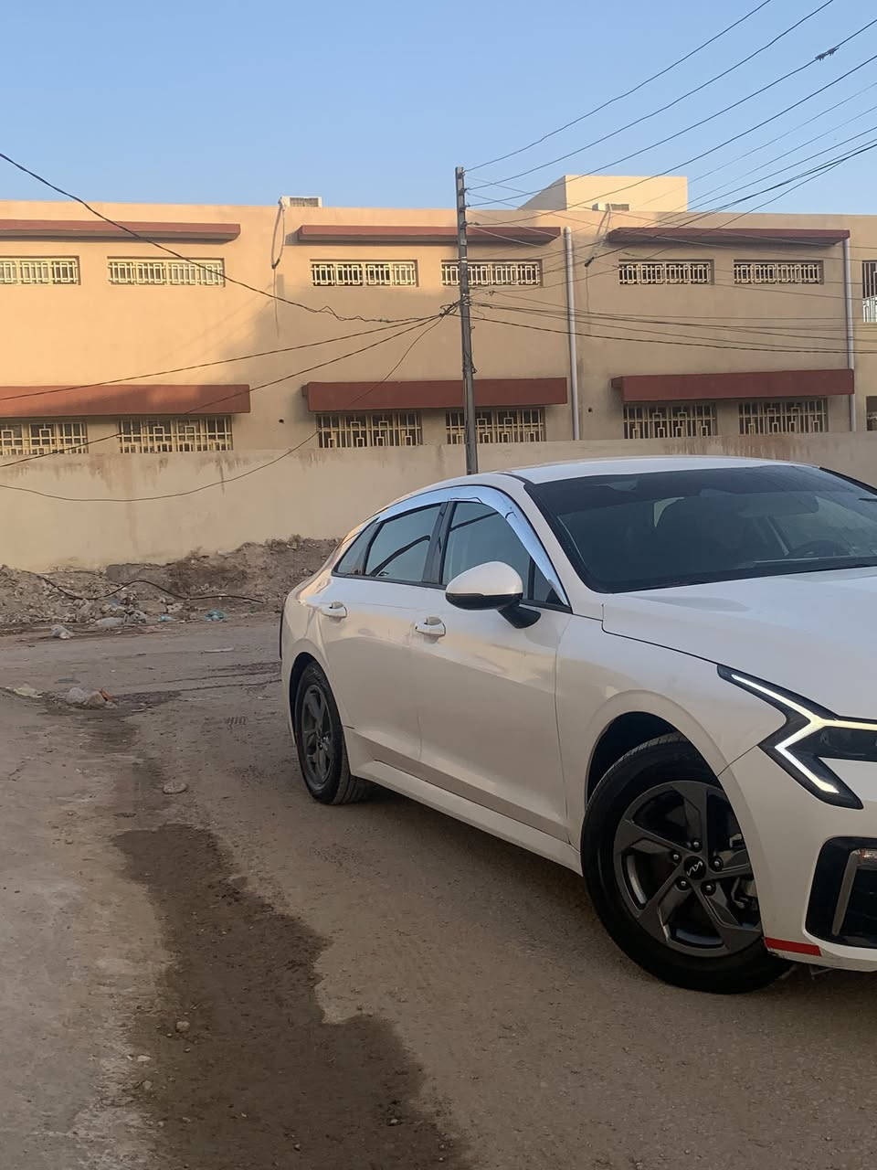 للبيع |كيا كي فايف  2025 غاز
وارد كوري 
السعــر : 170 
تفاصيل السياره :
الموديل : 2025
العداد :30 الف كيلو 
المحرك :4 سلندر
القير : ٨ سرعات 
اللون الخارجي : ابيض 
اللون الداخلي : اسود جلد 
الحاله : نضيفه جدأ
موصفات الراحه :
تشغيل ودخول بدون مفتاح  
تشغيل عن بعد 
تنزيل وتصعيد الجامه بصمه 
مقاعد جلد 
مقاعد اماميه مسخنه ومبرده 
ستيرن مسخن 
ذاكره مقعد 
الترفيه والتقنيه :
Apple CarPlay 
BIuetooth
نضام صوتي فاخر 
راديو اقمار الصناعيه 
منافض شحن يوسبي 
النضمة الامان : 
فرامل طوارئ اوتماتيكيه 
مراقبة النقطه العمياء 
كامره خلفيه 
تحذير مغادرة المسار 
سياقه ذاتيه 
تنبيه المرور الاماميه 
قراءت اشارات المرور 
مراقبة السائق 
مساعد الركن 
نضام الثبات الكتروني
مصابيح LED
اضاءه اوتماتيك
رادارات مري 
شاشه متصله 
كير موس 
وضعيات سياقه 
مقعد السائق كهربائي
 والستفسار :
*********** 
مكاني بابل
