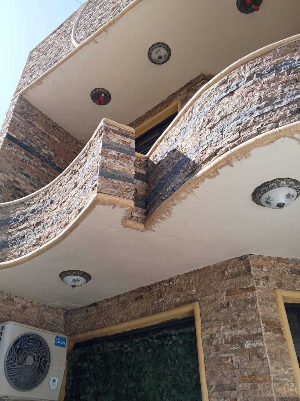 للبيع بيت سكني – فرصة مميزة

📍 الموقع: الدورة-مقابيل شارع ابو طيارة-شارع نسائم النخيل – المربع الأول
📏 المساحة: 100 متر
📄 الملكية: طابو زراعي / سند 25
🚪 الواجهة: 6 متر

🔹 تفاصيل البيت:
 • يحتوي على 3 غرف نوم
 • صالة واسعة
 • مطبخ
 • خدمات (حمام + توابع)
 • تصميم مناسب للعائلة

🔹 حالة العقار:
 • البيت مؤجر حالياً بـ 550 ألف شهرياً (دخل ثابت)

💰 السعر المطلوب: 180 مليون دينار عراقي
📌 السعر قابل للتفاوض للجادين

⸻

📞 للتواصل والاستفسار يرجى المراسلة على الخاص أو الاتصال على الرقم او الاتصال على الواتساب 
▶️ (***********)
