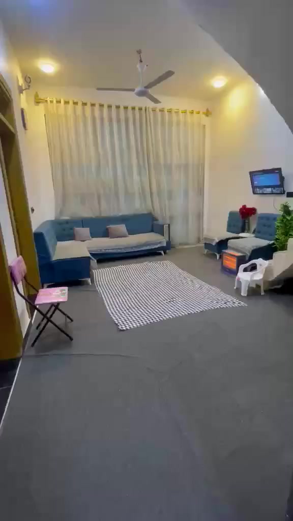 الدار للبيع المساحه 120متر طابو زراعي سند 25 تحويل مباشر بناء حديث طابوق السقف صب كونكريت بناء درجه اولى يتكون من غرفه نوم وستقبال وصاله ومطبخ مجمع صحي خارجي وداخلي وطارمه وممرات الموقع على ربيانه شارع حجي نبيل عرض الشارع 7متر تبليط ومجاري 
أي استفسار إتصال على الرقم التالي واتساب ***********
أو مراجعة مكتب ابو زهراء التميمي شارع المواكب مقابل حسينية الخزرج الخاص مفتوح
