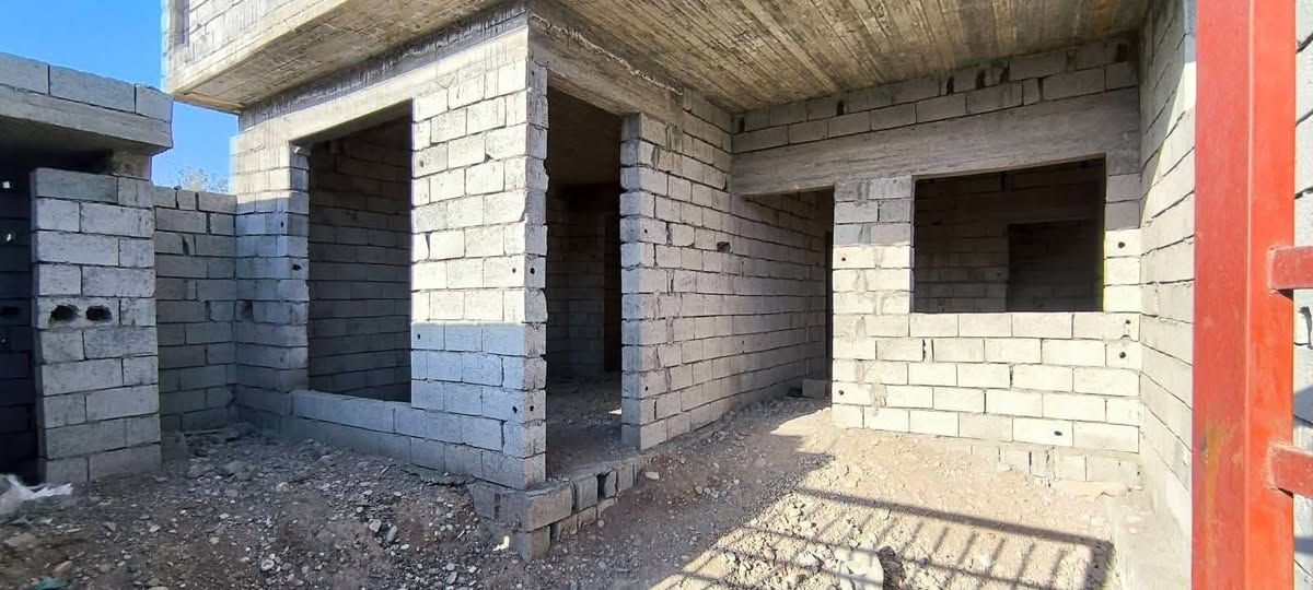 هيكل للبيع سعره ٣٠ مليون يم شمس عراق 150مترا بيها رقم بلدية *********** /***********
