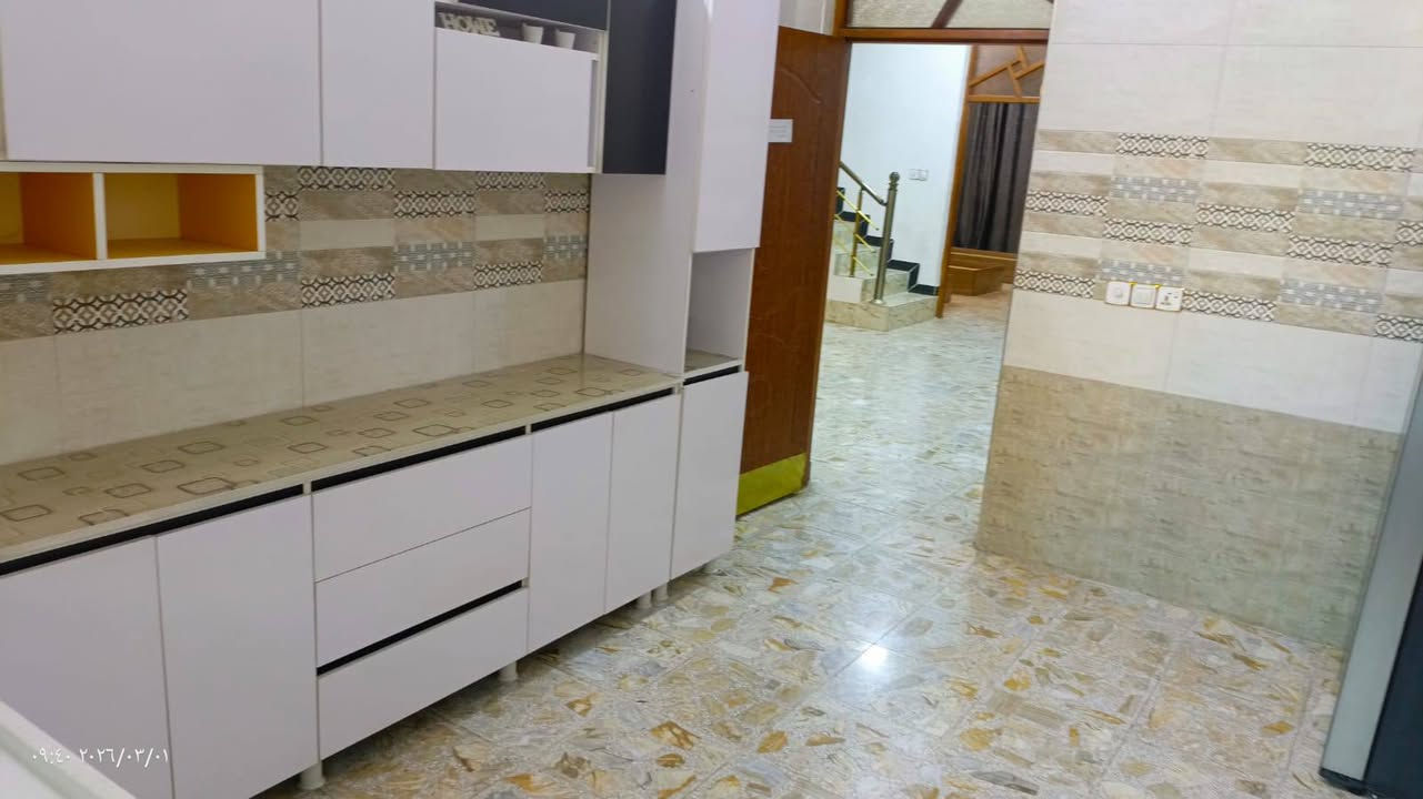 السلام عليكم بيت للبيع بناء حديث كامل مساحتة ١٥٠ الواجهة ٧ ونص نزال ٢٠( مطبخ واستقبال وصالة وسطية وغرفتين نوم وصحيات خارجية ومناور اثنين والطابق الثاني صالة وصحيات) للاستفسار أكثر التواصل ع هذا الرقم *********** العنوان زعفرانية حي الزهور (الزراعي)
