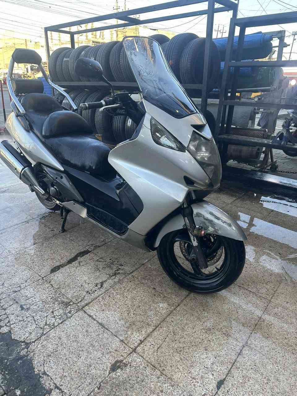 السلام عليكم سلفر ونج 400 مرقم كفرهه يرادله تطبيك شويه مجموعه وكهربائيات شغاله كلهه ع الفحص دراجه خير من الله بس الكفر يرادله ترتيب  السعر 25 ورقه عنواني بغداد ***********
