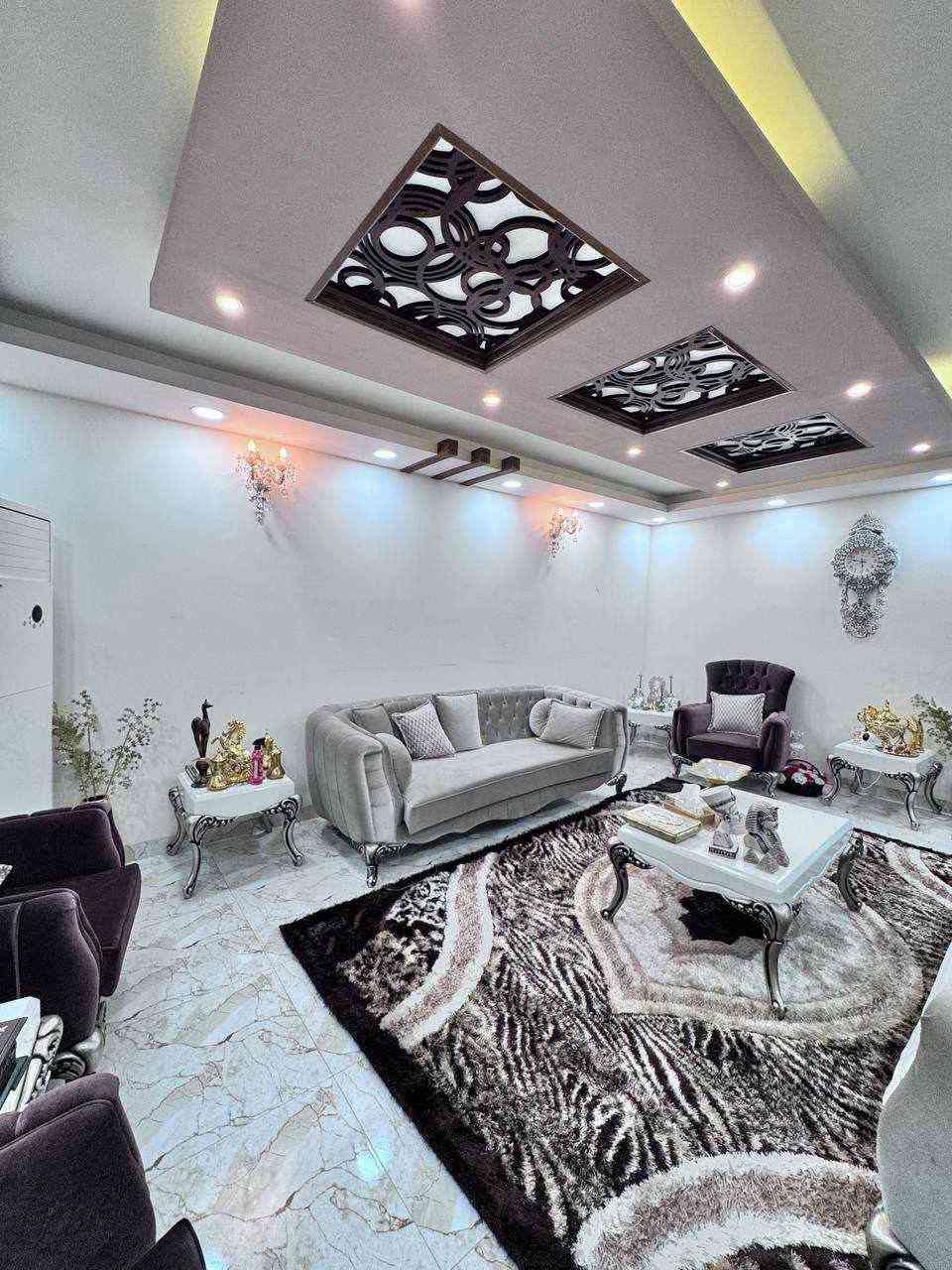 ♦️عروض♦️#مكتب مؤيد العلاف _ للعقارات ✔️

🔶 دار للبيع حي الحدباء الاولى  🔶                                  

الموقع : حي الحدباء الاولى ( ثاني فرع ب سايدين المضخة )
يقع على شارع 15 متر
المساحة : 240 متر
الواجهه : 12 متر
الاتجاه : شروق ابتدائي
الطابق الاول : غرفتين نوم وهول واستقبال ومطبخ وصحيات وكراج ومخزن خارجي كان سابقا محل
الطابق الثاني : 4 غرف نوم وهول وصحيات 🔶

🔶البيت محدث 2018 🔶
        
      🏛️مراجعة مكتب مؤيد العلاف للعقارات🏛️

او الاتصال على الارقام 

📱اسيا ***********
 
📱 اسيا ***********

📱كورك ***********

📱كورك ***********

عنوان المكتب / الموصل _ حي المهندسين مقابل فندق قصر نينوى   

📌نستقبل عروضكم العقارية على الماسنجر او الواتساب
