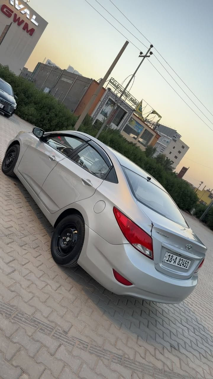 سلام عليكم 
اكسنت 2016 خليجي
محرك 1400 رقم بابل جديد
السياره جديده خير من الله
شاشه كامره جام كهربائي 
تبريد كير محرك عل وضع الشركه سونار داخل المنشور
السعر 79 بيع فقط بدون مراوس ونقد فقط مكاني النجف المهندسين قرب مطعم الخيمه ***********
