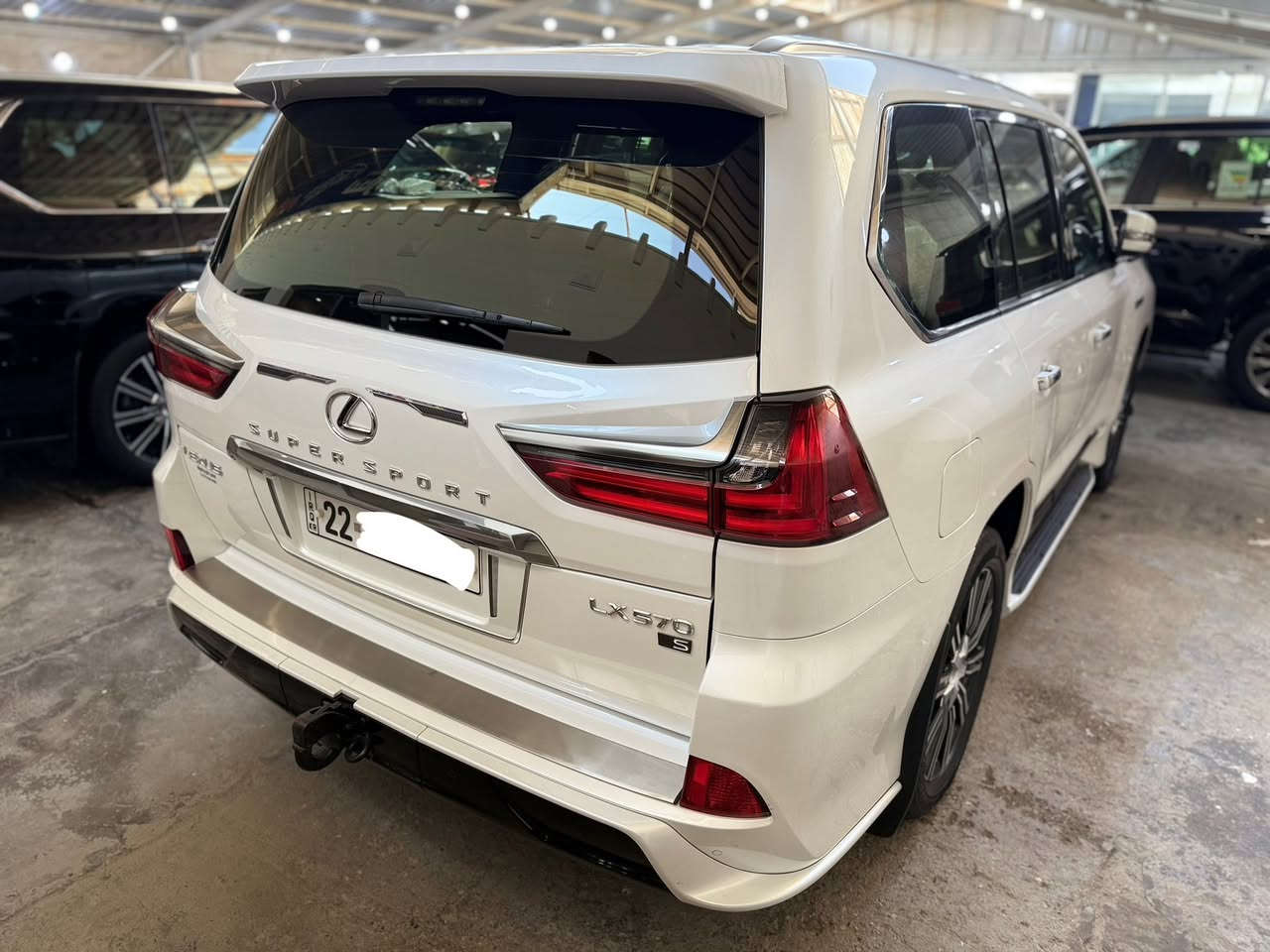 🇯🇵 LEXUS  LX570 🇯🇵
لكزس سبورت 570 
اللون : ابيض 
الموديل : 2021
العداد : 31000الف
حجم المحرك : 5700 Cc
عدد الاسطوانات : 8 اسطوانات ( 8 سلندر )
فول مواصفات ( Full Options)
السياره رقم اربيل 
مكان السيارة. بغداد النهضه معرض علي كريم 
الاستفسار ***********
