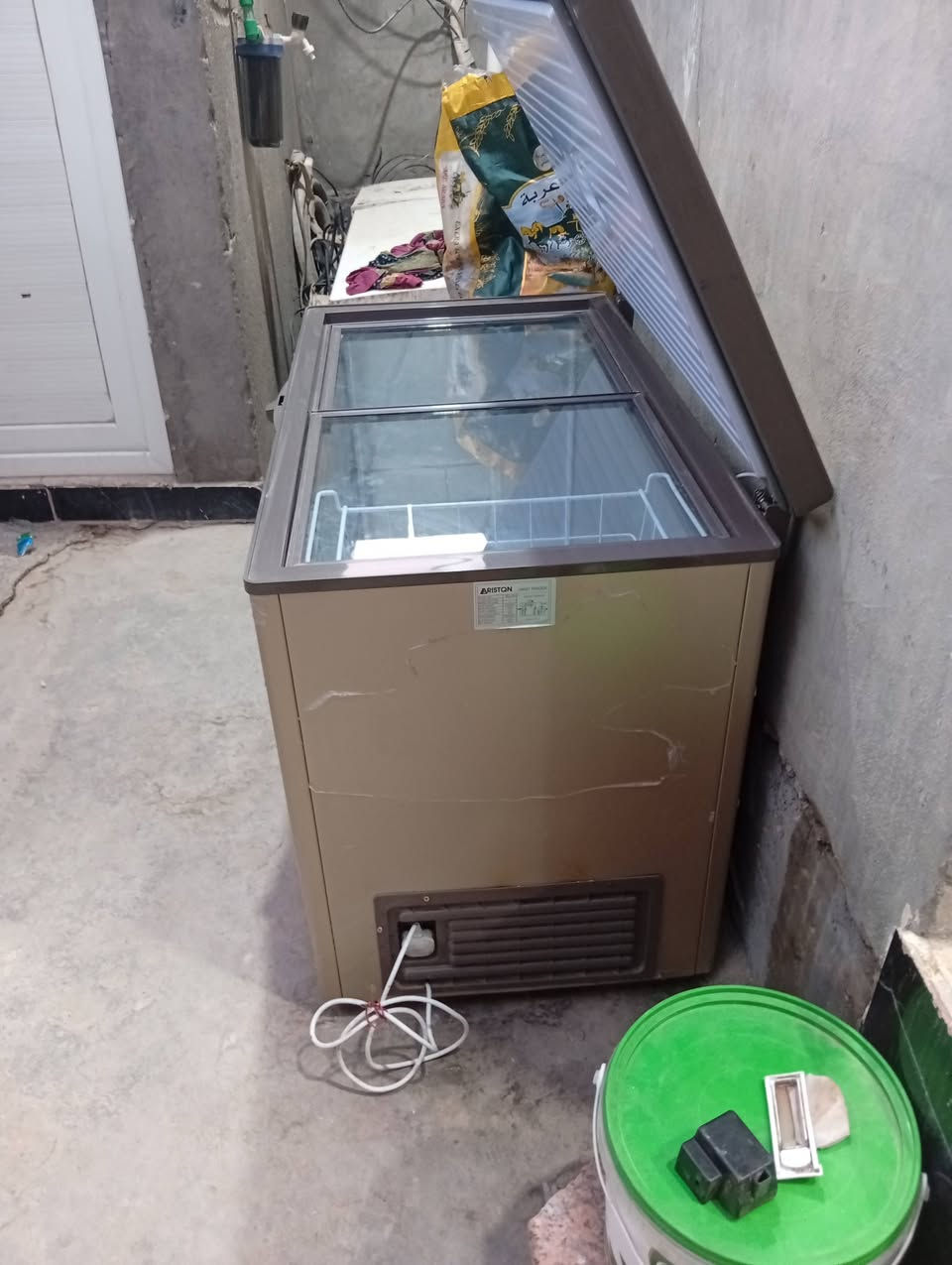 سلام عليكم مجمده اخت الجديده كلش نضيفه سعرها 400 وأنه بخدمت شراي بعدها بلجيس مالها مثل ماواضح بلصوره مكاني بصره واكو خدمت توصيل ***********
