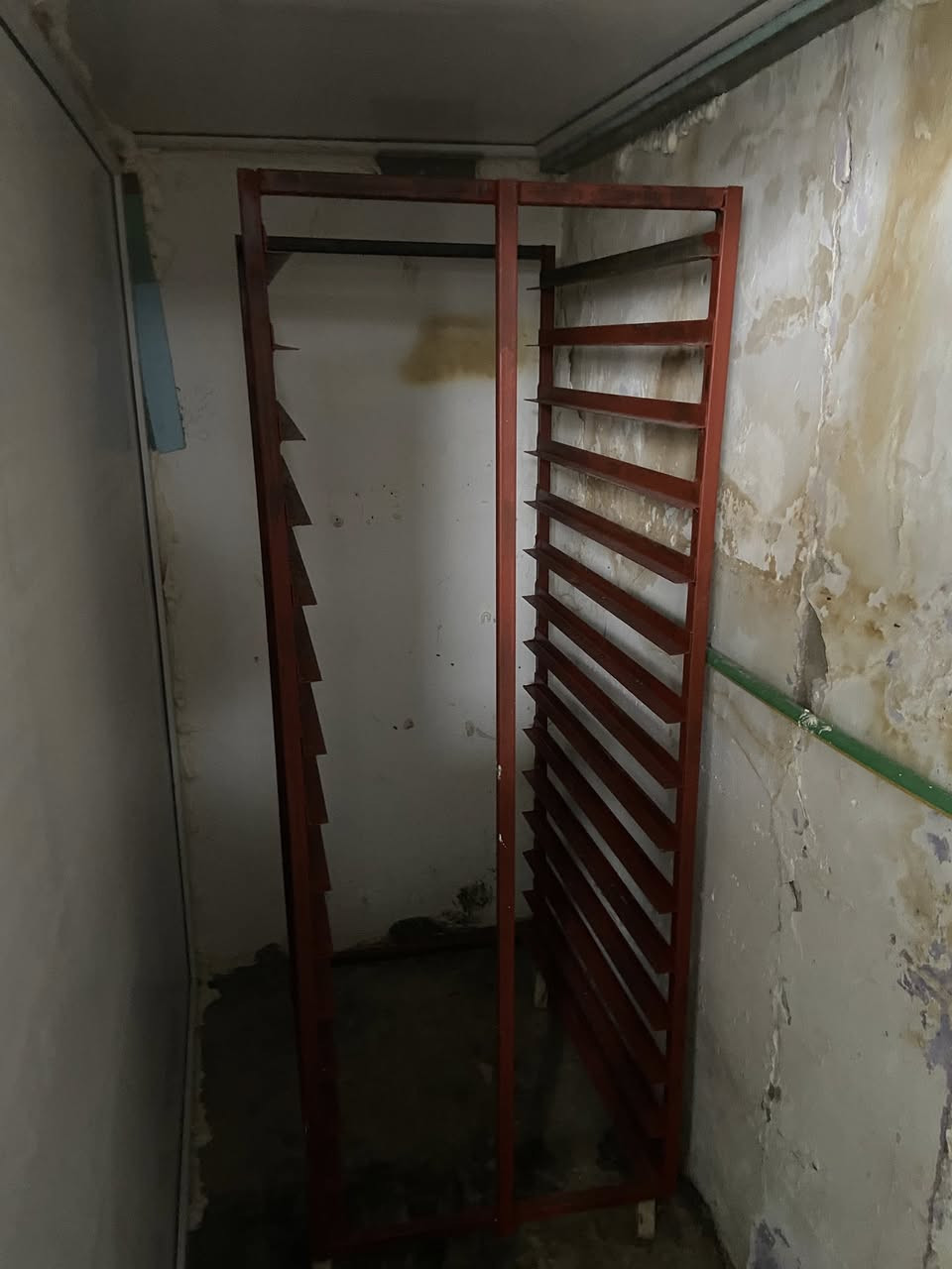 غراض للبيع مكاني صلاح الدين فرن ثلث خانات جديد عربانه مع ٢٠ طاولي مزرف مع ميز عجين اتصال او واتساب ***********
