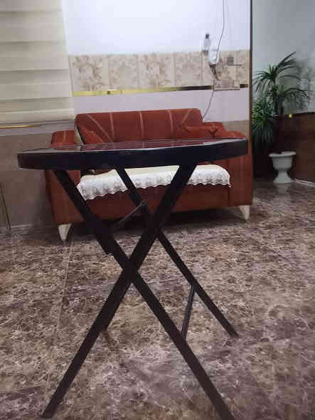 ميز خشب ميز جام مستعمل قليل حيل انضاف ثنينهم 35 وبيهم مجال مكان حي السماح
***********
