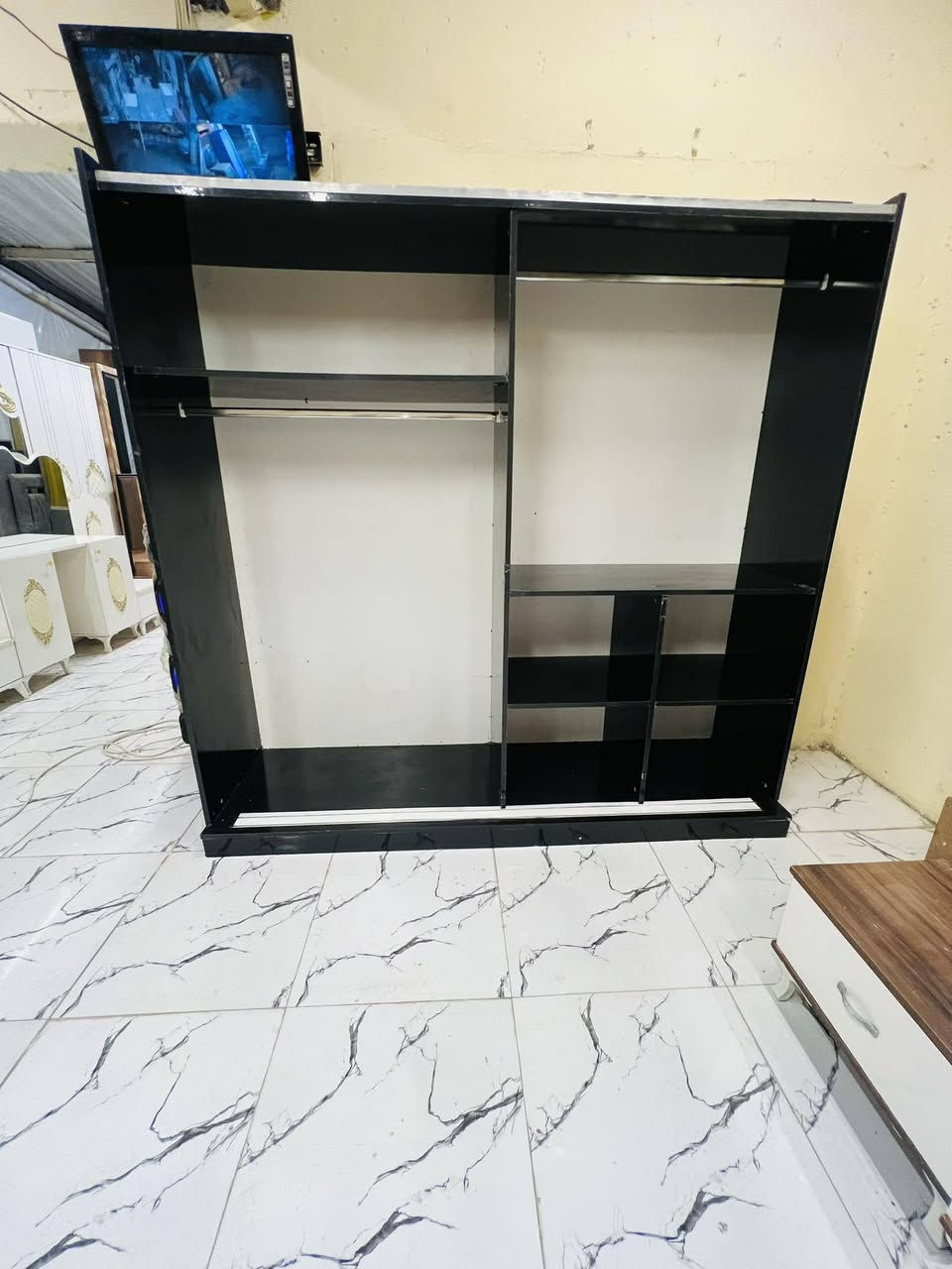 غرفة نوم مستعملة🇹🇷
 نضافة80 ٪💯
عدد القطع / 5
نضام / أسلايت 💢 
400🔒
شد ونقل داخل بغداد مجاني🚛
يوجود توصيل محافضات


**إذا كنت صاحب هذا الإعلان وتريد حذفه لأي سبب، رجاءا أرسل رسالة إلى الدعم الفني**