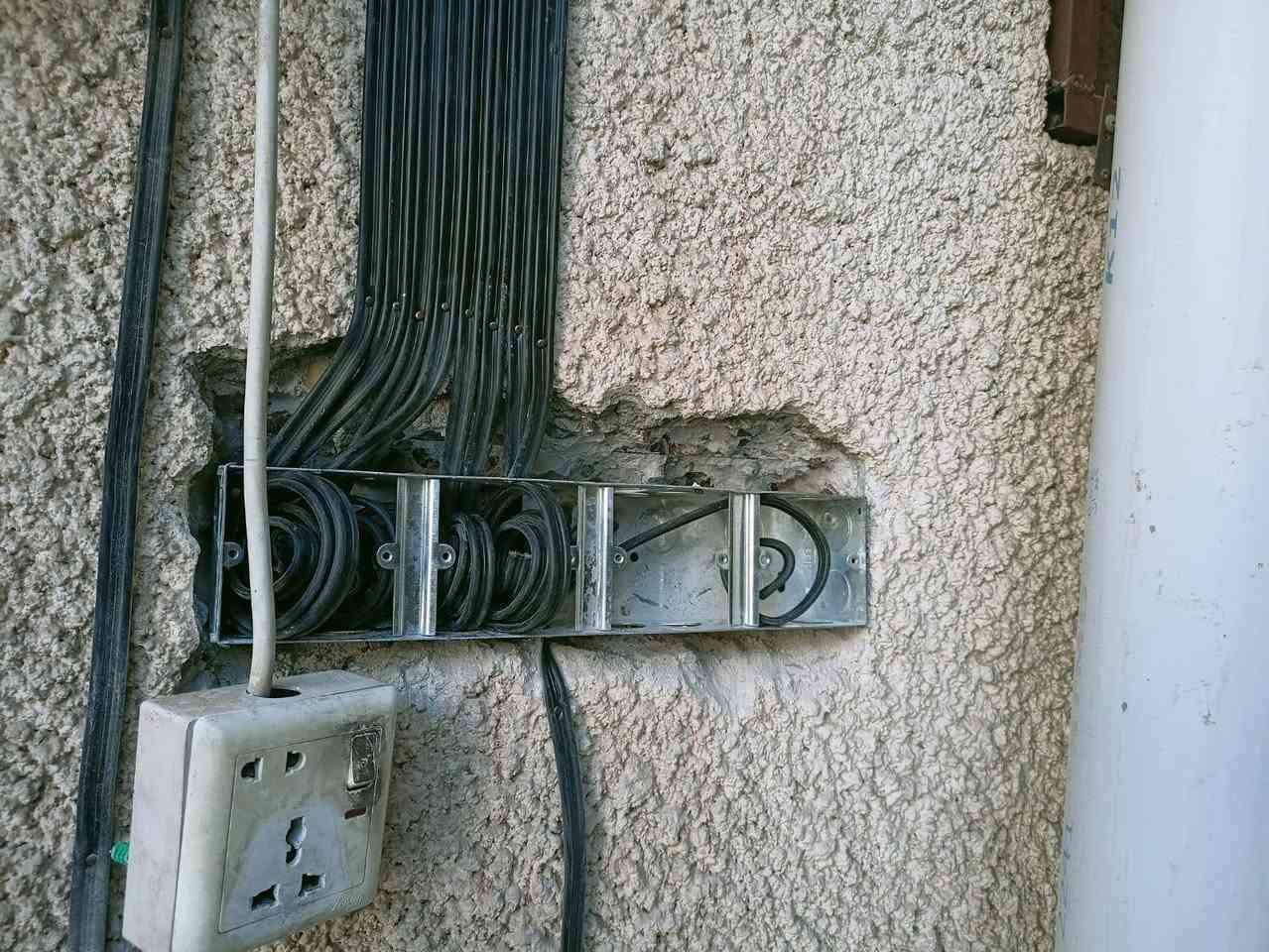 ⚡تأسيس كهرباء بأعلى جودة⚡ 
🔹صيانة وتأسيس منازل ومحلات
🔹عمل بوردات كهرباء وبوردات سيطرة (ATS)
🔹أعمال البوري والسيمنز بأسعار تنافسية
🔹سرعة ودقة في التنفيذ
📍 بغداد – الكرخ
📲 ***********
👷‍♂️ المهندس: ابراهيم وليد
#كهرباء #بوري #سيمنز #ATS #بوردات_سيطره
