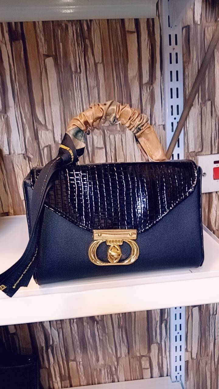 جنط نسائيه 🌹🌹🌹
  كلش حلوات وراقيات وموديلات مختلفه واحجام زغار وكبار وتوت باك وجنط ملابس بيبي بحجم جبير سعر القطعه 7000دينار اسعارنه مناسبه جدا 🌹
  يتوفر توصيل مجاني لحي الجمهوري


**إذا كنت صاحب هذا الإعلان وتريد حذفه لأي سبب، رجاءا أرسل رسالة إلى الدعم الفني**