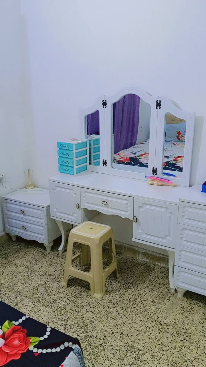 غرفة تركية للبيع   اخت الجديدة  نضيفة مكانها حي الجهاد سعرها900 الف وبيها مجال الاتصال على هذا الرقم 
***********
