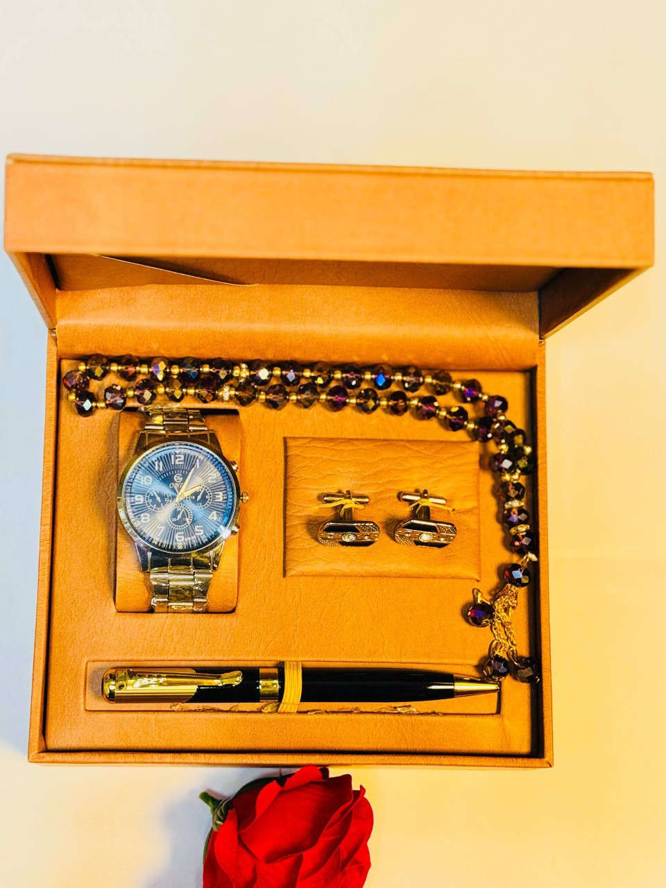 بوڪس رجالي أنيق وفخـم 🧸💘

🎀للي يحب الذوق الراقي والتفاصيل المرتب

🎀 هدية مثالية لعيد الحب
🎀عيد ميلاد أو أي مناسبة مميزة
🎀دلليه بهدية تعبر عن اهتمامج وتخلي كل 
🎀ما يستخدمها يتذكرج لأن الرجل 
🎀الأنيق يستاهل بوكس يليق بيه
السعر 27 الف فقط مع توصيل


**إذا كنت صاحب هذا الإعلان وتريد حذفه لأي سبب، رجاءا أرسل رسالة إلى الدعم الفني**