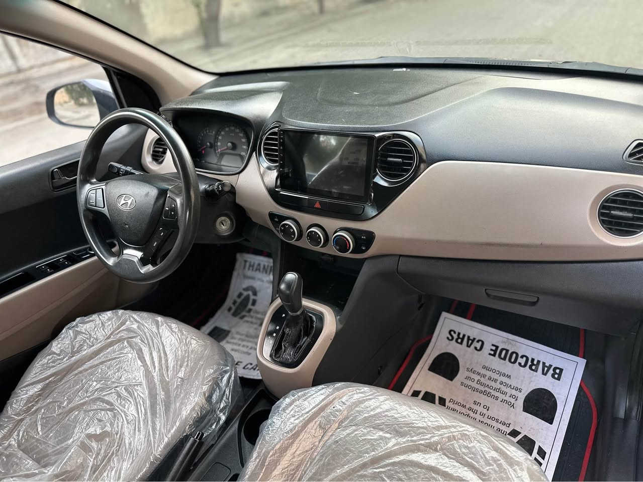 السلام عليكم 
هونداي i10 
موديل 15 
مكينة 1200
شاشة كامرة 
مري شفط اشاير بل مري 
ماشية 132الف 
السيارة كاملة من كلشي 
كير مكينة تبريد صدر كهربايات كلة مكفول
بيهة ربع الجاملغ صبغ ولبابتين بيهن مكانات بارد
*********** رقم  
مكان السيارة بغداد المشتل السعر80ورقة وبيهة مجال بغداد, العراق
