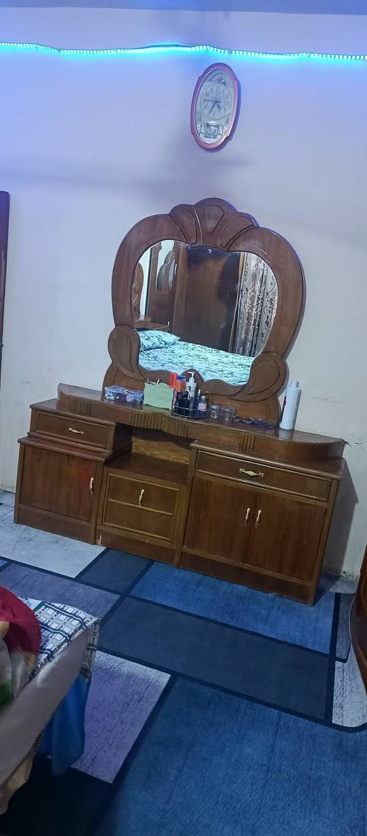 غرفه نوم عراقي تسكام ثقيل كلشش ام 6 ملحق طابقين نضيفه كلش سعر 850 وبي مجال قليل كربلاء حي القادسيه *********** كربلاء, العراق
