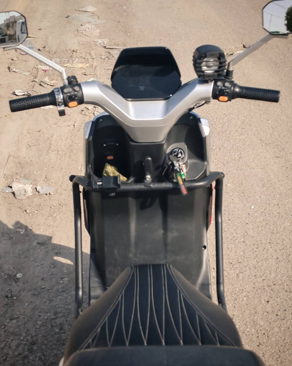 دراء شحن شركة الجوهرة البحرية دراجة بعدهة جديدة فول مواصفات دراجة ضخمة صارلهة 5 اشهر *********** بغداد / الغزالية
• ام بي 3
•4 سرع نضام سبورت 
•درع كامل للدراجة 
•جنطة خلفية 
•نضام زينون كلش قوي + بلوجكترات زينون
•6 بطاريات حجم كبير 
• سويجات 2 و بصمات 2
•لد نهاري ونشرة متغيرة 
منفذ شحن 
ستاند تلفون
