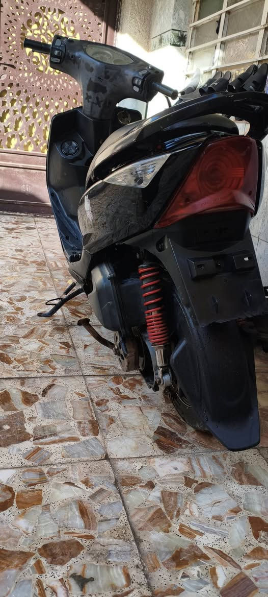 السلام عليكم دراجه ثعلب للبيع او مراوس الدراجه نضيفه خرسه مينسمع صوته السعر 450وبيهة مجال للطيبين( ‏‪0775 648 6661‬‏)
