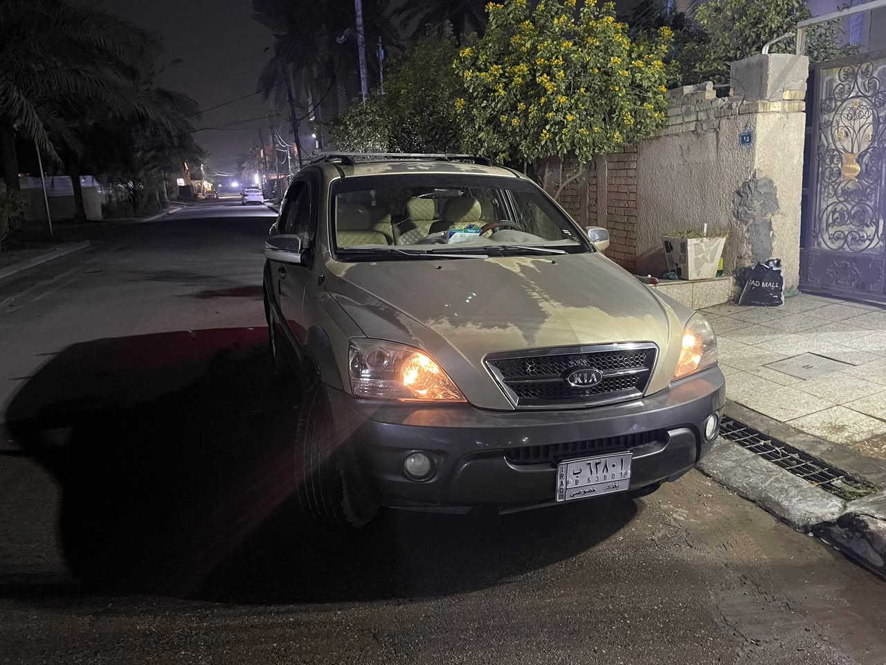كيا سورنتو موديل 2009 الون رمادي داكن رقمها بغداد خصوصي سياره حلوه بلاديه بدون صبغ قطعه وحده فقط  يرادلها صبغ جماليه فقط كير محرك كفاله تبريد ممتاز حداديه جيد جدا سياره ترايها كلش حلوه وقويه سعرها 100 وبيها مجال بسيط مكان السياره بغداد الغزاليه لاستفسار لاتصال ***********. 0785704800
