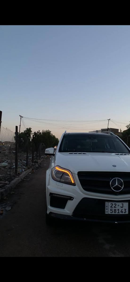 سلام عليكم من رخصة الادمن مارسيدس GLموديل2013 معروفه مواصفات ابواب شفط أربع ابواب بصمه جوبلسات تصعدكامرات 360درجه حساسات بكل الجوانب تدفئه تبريد كشنات امامي خلفي مواصفات بعد بيها هواي مواصفات وارد أمريكي داخله كلين السياره بدون صبغ بس انطخت عندي بالباب الخلفي موجودةبلصورللاتصال ***********موجودواتساب وماسنجر
