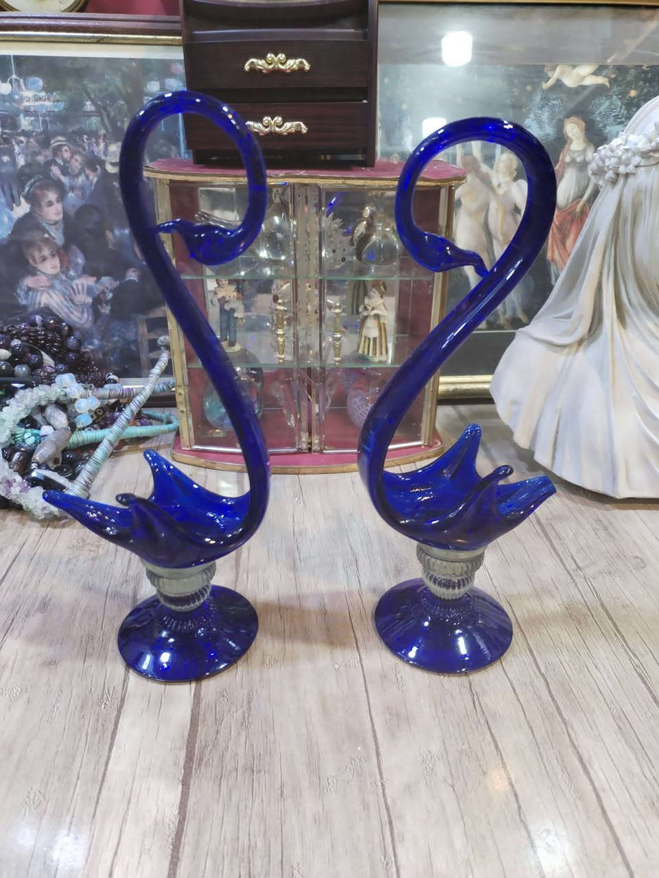 لعشاق البجع زوج بجعات اعتقد زجاج مورانو عمل يدوي غاية بالجمال قياس 28سم تقريبا انتاج قديم احد البجعات بيها ثلم صغير بالذيل التفاصيل بالفيديو والصور 🌹🌹


**إذا كنت صاحب هذا الإعلان وتريد حذفه لأي سبب، رجاءا أرسل رسالة إلى الدعم الفني**