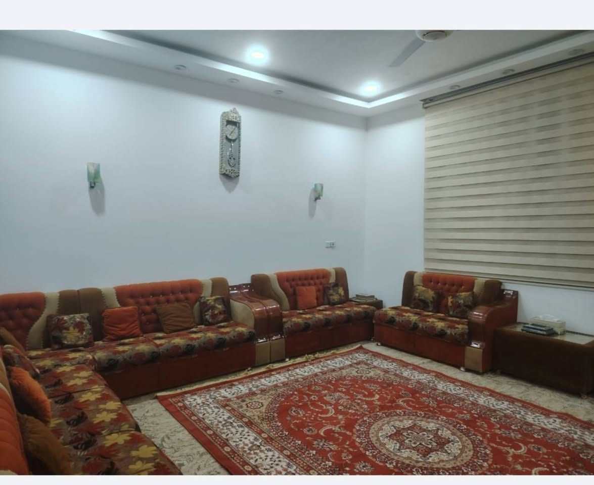 السلام عليكم بيت للبيع في منطقه الغزاليه الهياكل قرب شارع الخدمي مساحه البيت 150مترالوجهيه 10نزال 15يحتوي البيت علئ مشتملين عدد 2 الاتصال والاستفسارعلئ رقم
 *********** علئ شريحه 
*********** وتساب 
علما ان البيت بناء 2023
