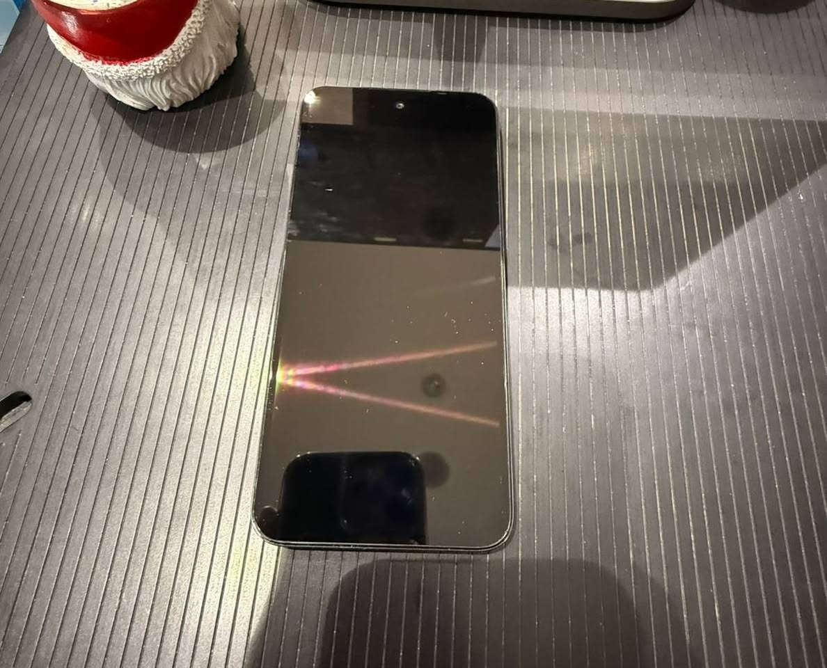 سلام عليكم حبايب كلبي/ جهاز أم فنكس نوت 10 جهاز صالي شهرين من اخذته بعد نضيف والبصوره مو واضح اكثر  (الذاكرة 128) مراوس ايفون 11 أو 12 اذا بيع 200/ مكان السيديه شارع الخيزران مفتوح الخاص وهاذ رقمي (‏‪***********‬‏) اتشرف بيكم
