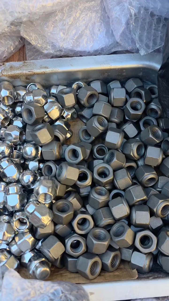 #كبات نيسان الأصلي تخم 10 الف فقط 
#نتات حجم 21 سعر قطعة 1000 دينار 
#برغي حجم 21 قطعة  500  دينار 
#توصيل_متوفر_لكل_العراق واتس ***********
